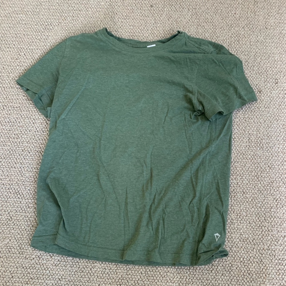 Lululemon ivviva basically tee
